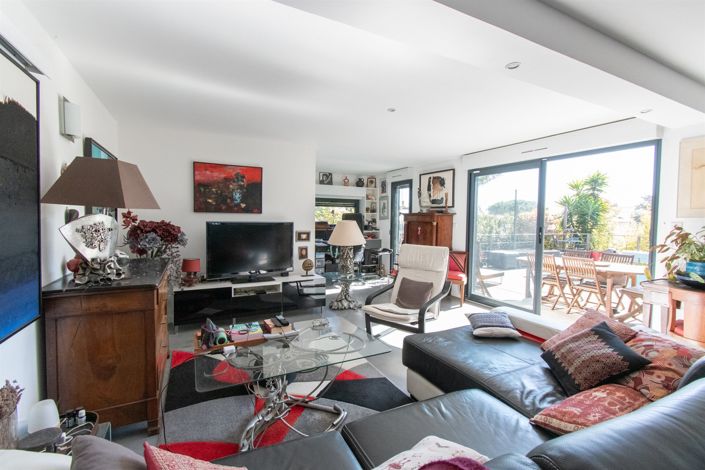 Image No.10-3 Bed House for sale