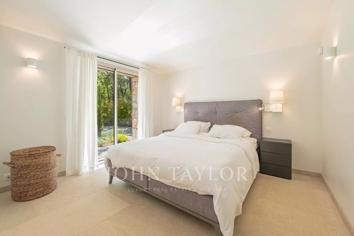 Image No.10-5 Bed House for sale