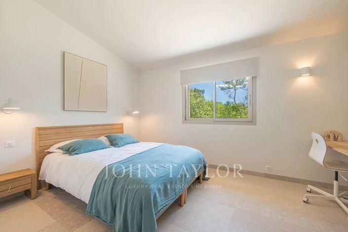 Image No.12-5 Bed House for sale