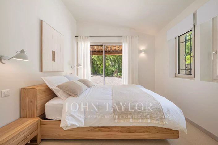 Image No.17-5 Bed House for sale