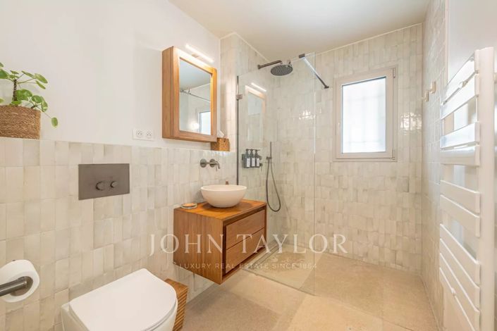 Image No.18-5 Bed House for sale