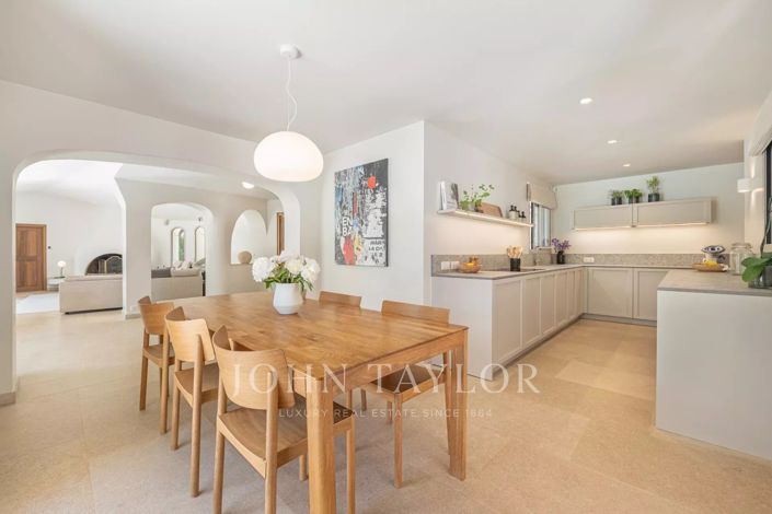 Image No.6-5 Bed House for sale