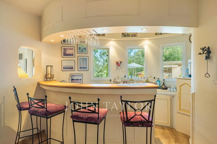 Image No.11-6 Bed House for sale