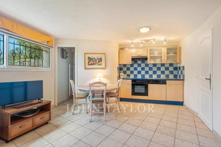 Image No.20-6 Bed House for sale