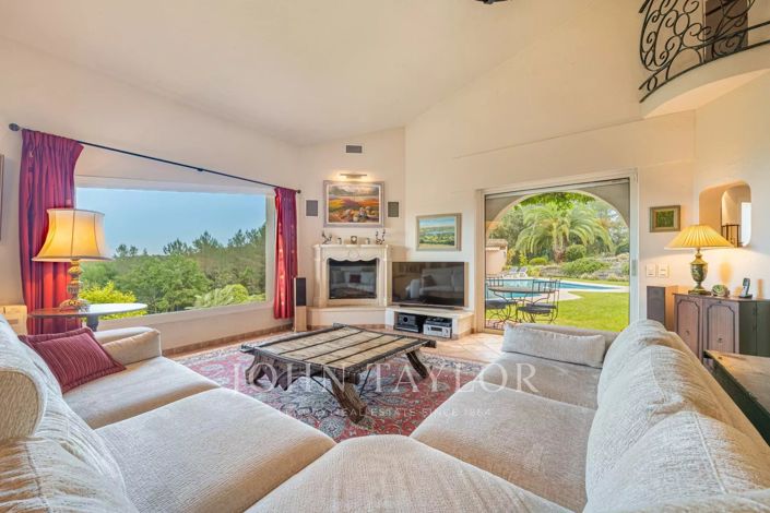 Image No.8-6 Bed House for sale