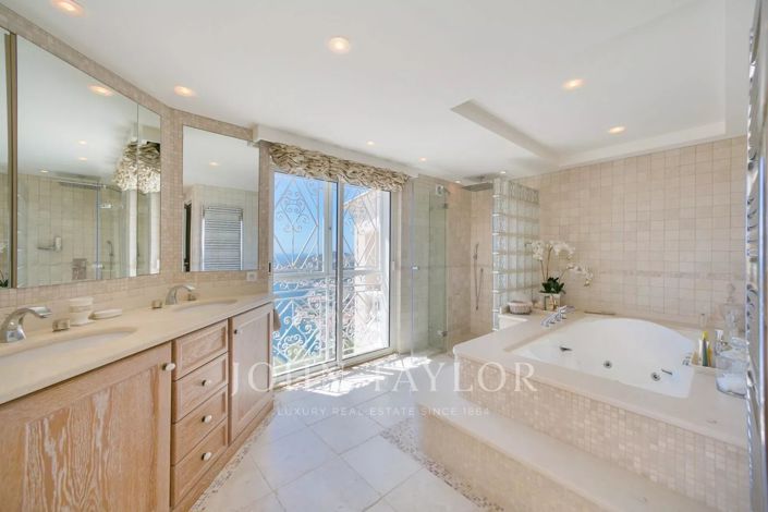 Image No.7-5 Bed House for sale