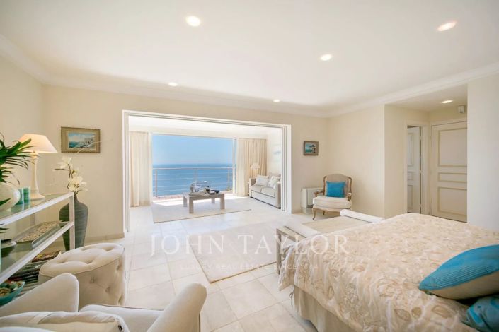 Image No.8-5 Bed House for sale