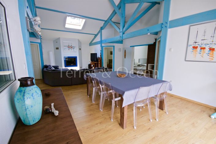 Image No.6-6 Bed House for sale