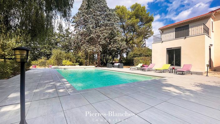 Image No.2-4 Bed House for sale