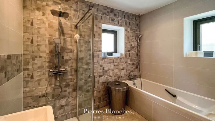 Image No.8-4 Bed House for sale