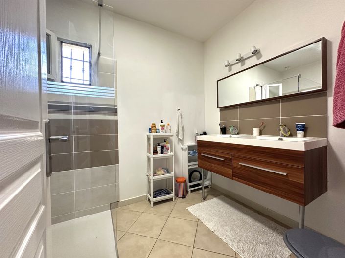 Image No.11-3 Bed House for sale