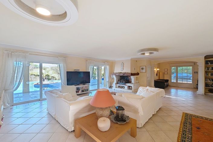 Image No.17-3 Bed House for sale