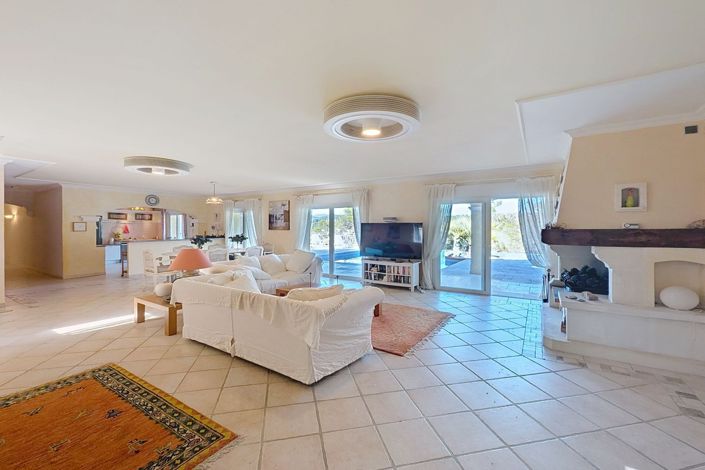 Image No.17-3 Bed House for sale