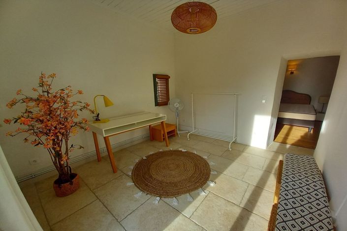 Image No.9-2 Bed House for sale