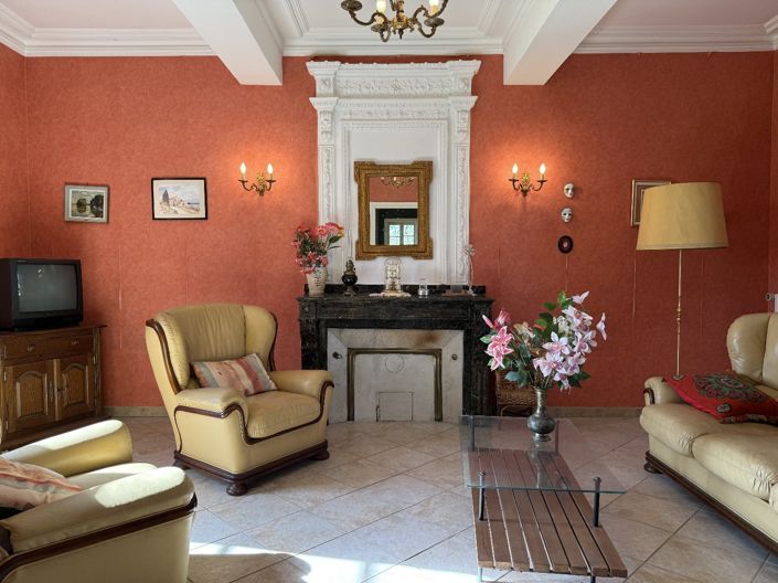 Image No.8-7 Bed House for sale