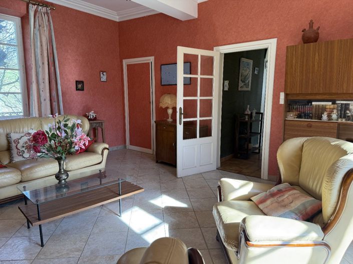 Image No.9-7 Bed House for sale