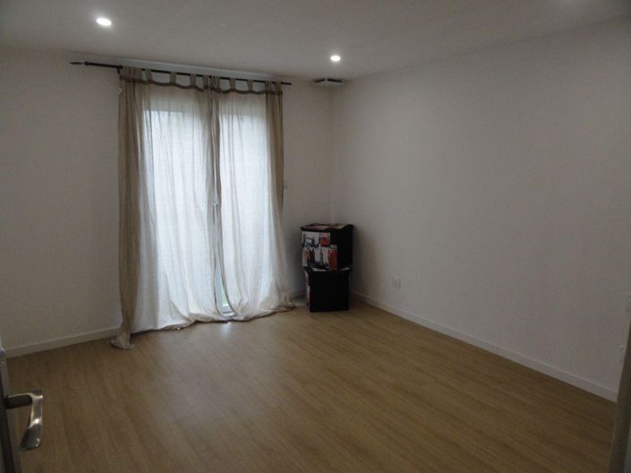 Image No.12-3 Bed House for sale