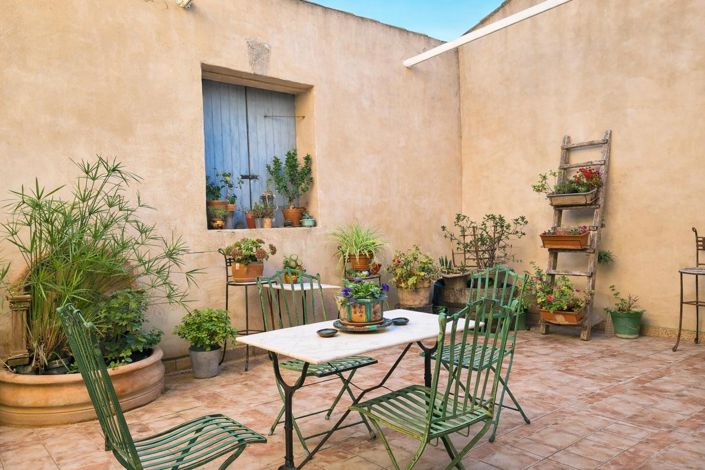 Image No.2-4 Bed House for sale