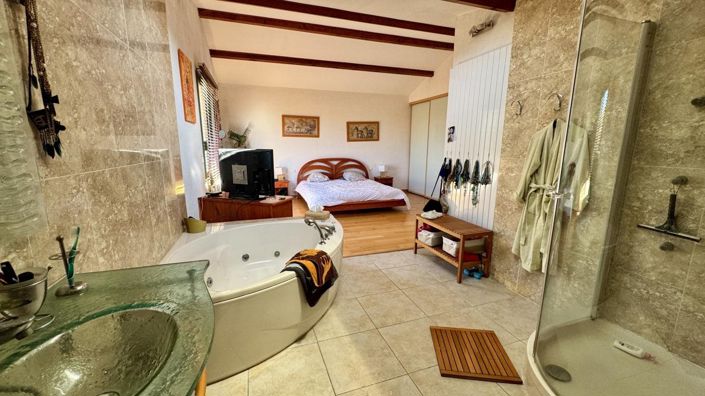 Image No.10-4 Bed House for sale