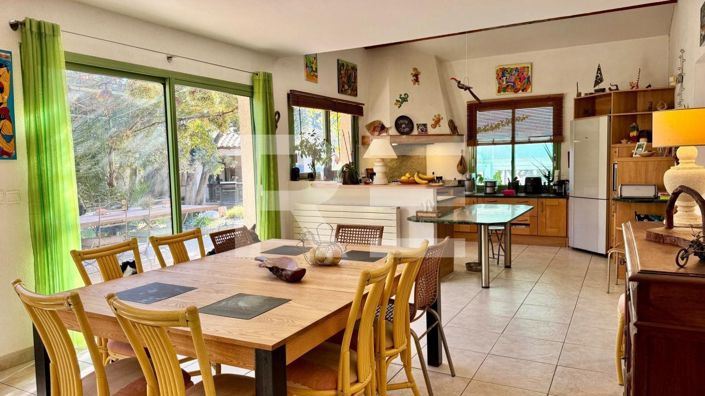 Image No.6-4 Bed House for sale