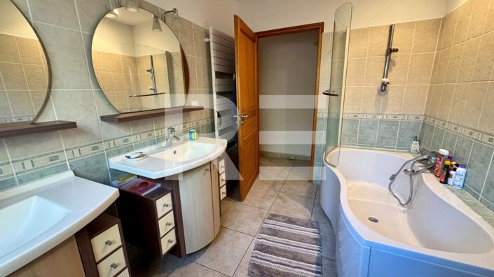 Image No.7-4 Bed House for sale