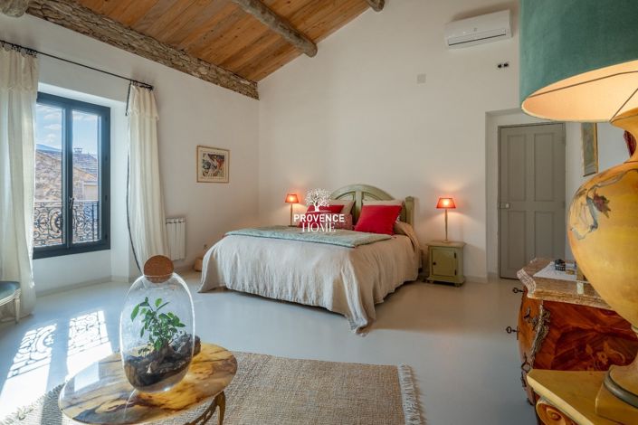 Image No.8-5 Bed House for sale