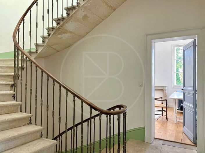 Image No.8-5 Bed House for sale