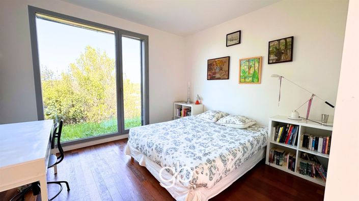 Image No.18-5 Bed House for sale