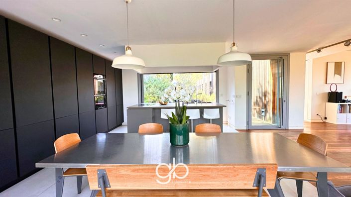 Image No.8-5 Bed House for sale