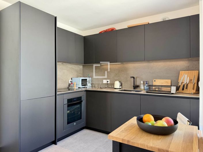 Image No.8-3 Bed Apartment for sale