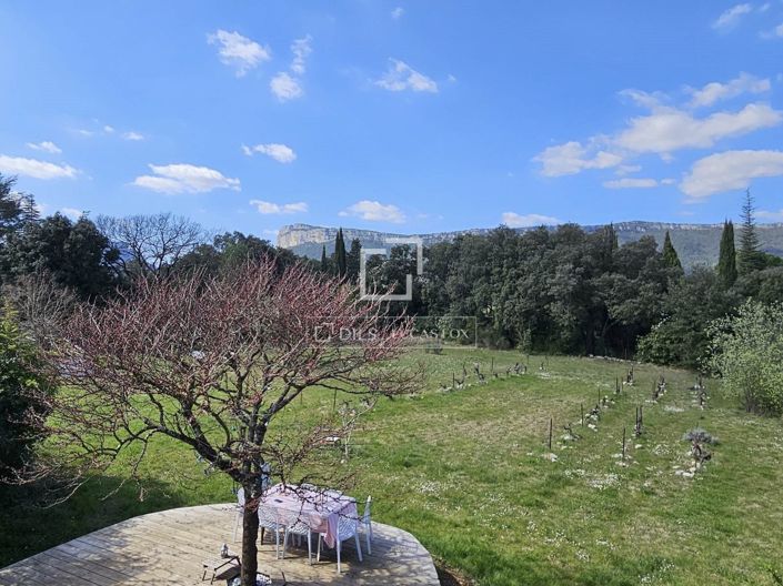 Image No.2-4 Bed House for sale