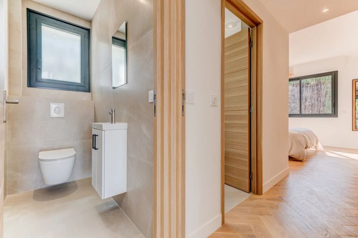 Image No.10-5 Bed House for sale