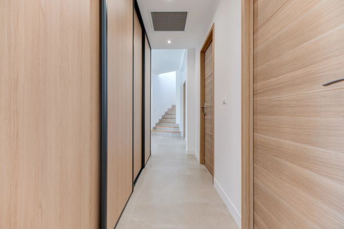 Image No.13-5 Bed House for sale