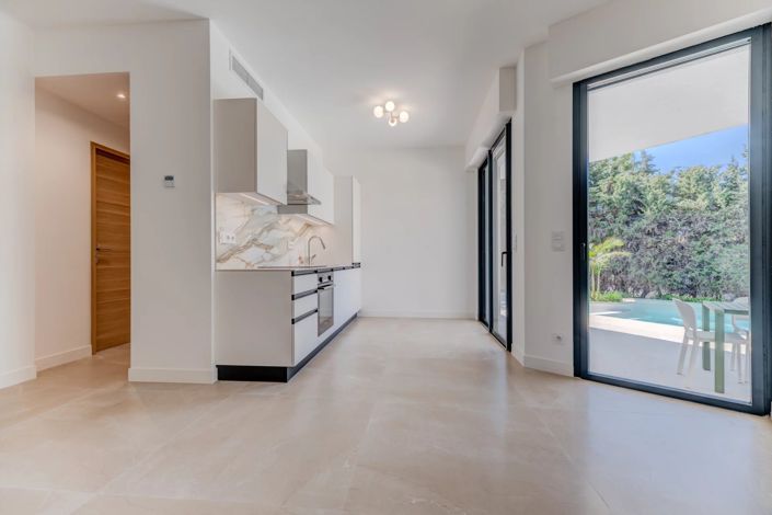 Image No.14-5 Bed House for sale