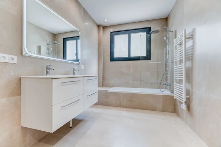 Image No.19-5 Bed House for sale