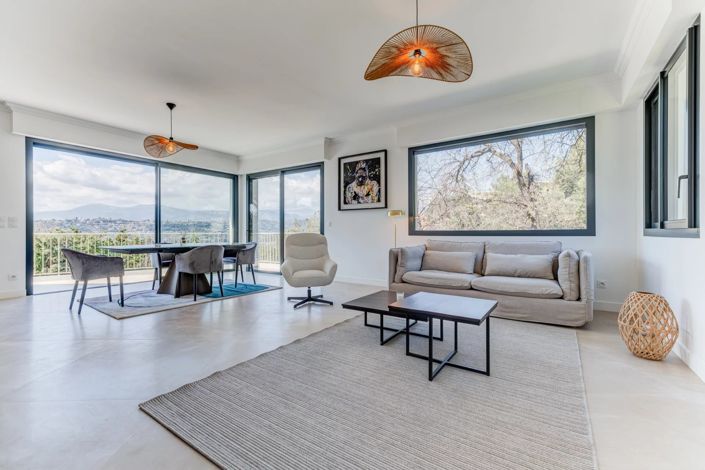 Image No.5-5 Bed House for sale