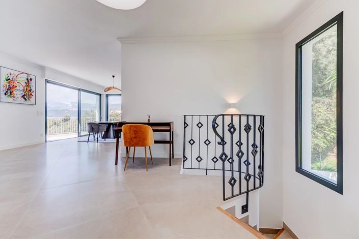 Image No.7-5 Bed House for sale