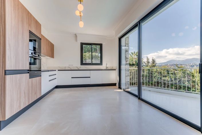 Image No.9-5 Bed House for sale