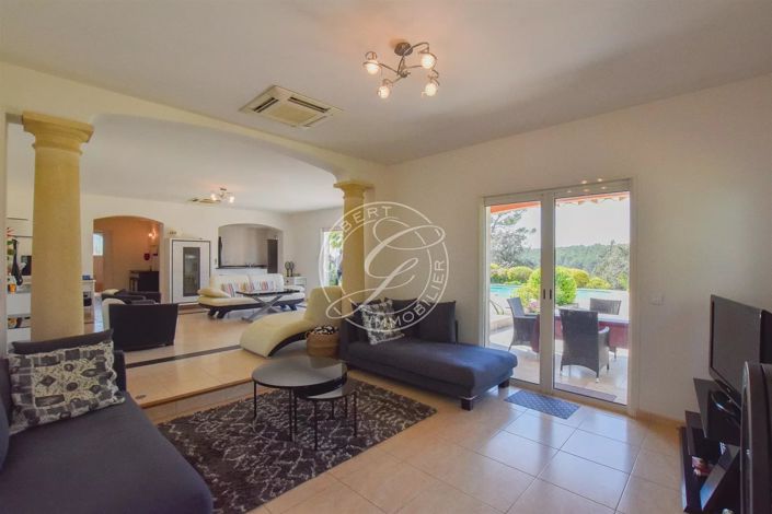 Image No.14-3 Bed House for sale