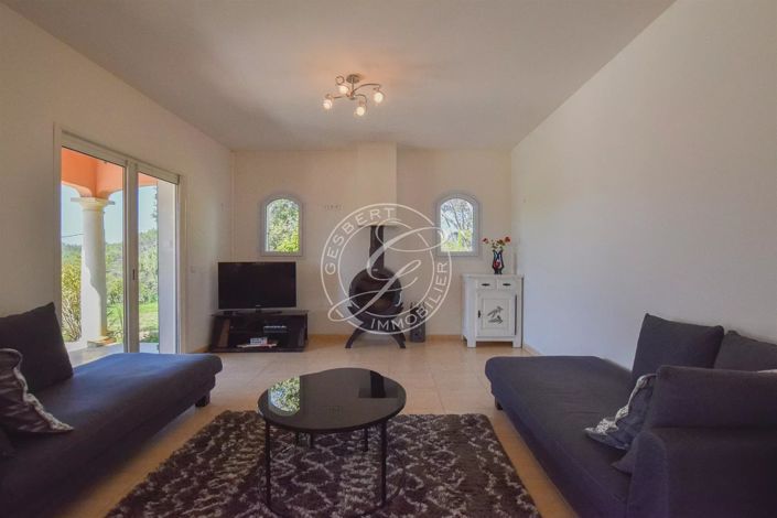 Image No.15-3 Bed House for sale