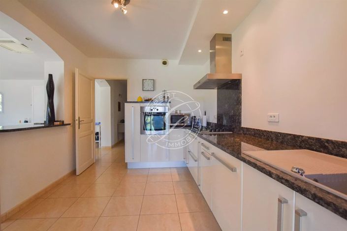 Image No.17-3 Bed House for sale