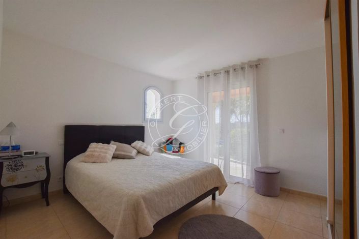 Image No.18-3 Bed House for sale