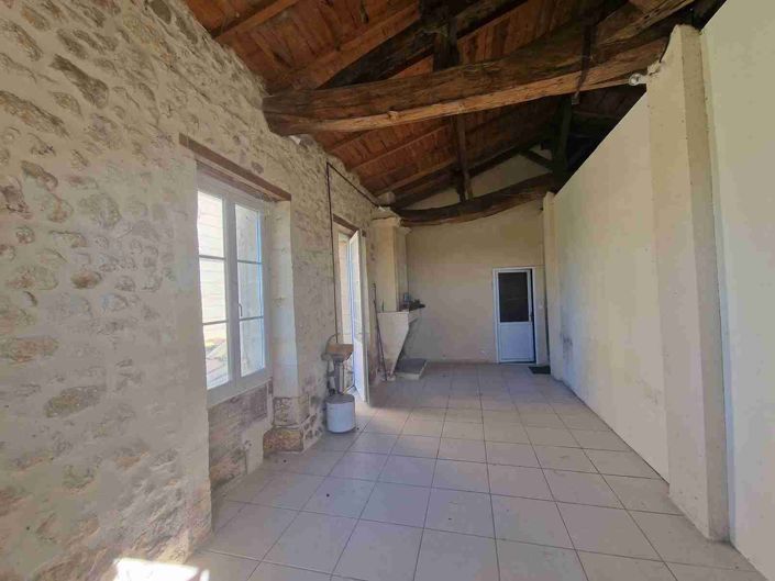 Image No.16-6 Bed Property for sale