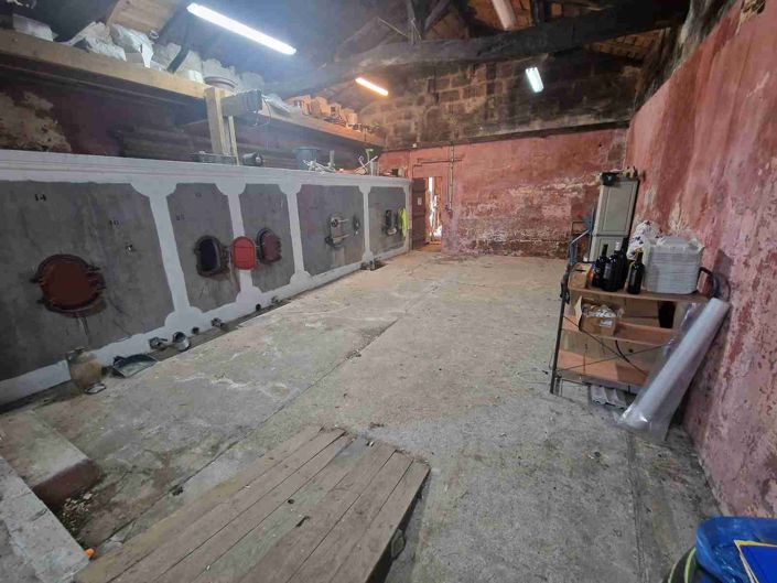 Image No.18-6 Bed Property for sale