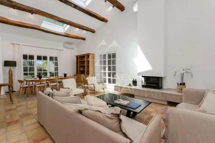 Image No.6-5 Bed House for sale