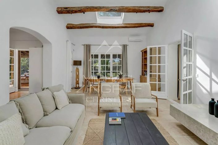 Image No.6-5 Bed House for sale