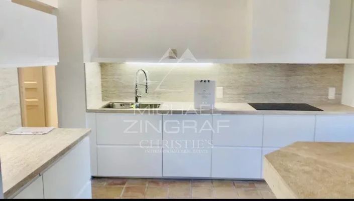 Image No.7-5 Bed House for sale