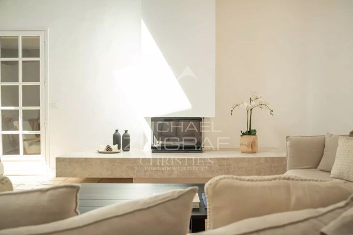 Image No.8-5 Bed House for sale