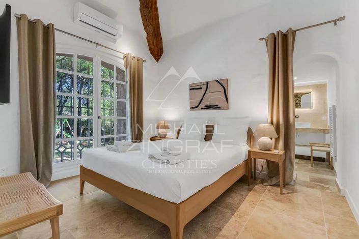 Image No.8-5 Bed House for sale