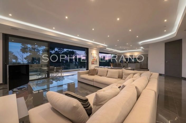 Image No.4-4 Bed House for sale